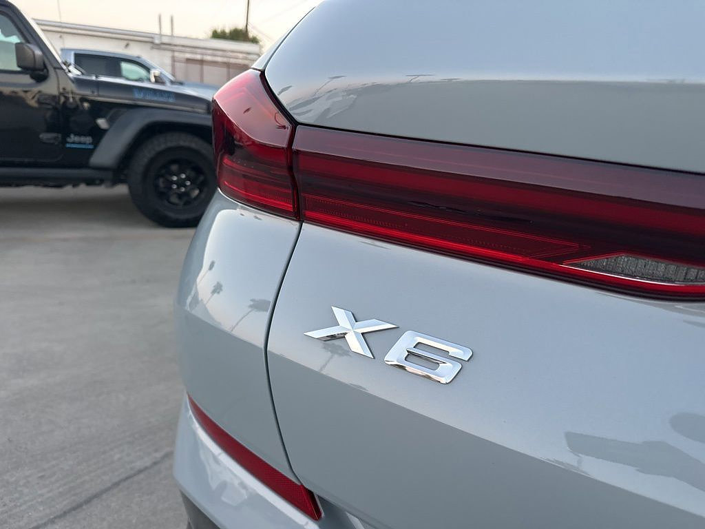 Used 2025 BMW X6 xDrive40i w/ Premium Package AWD/4WD image 6