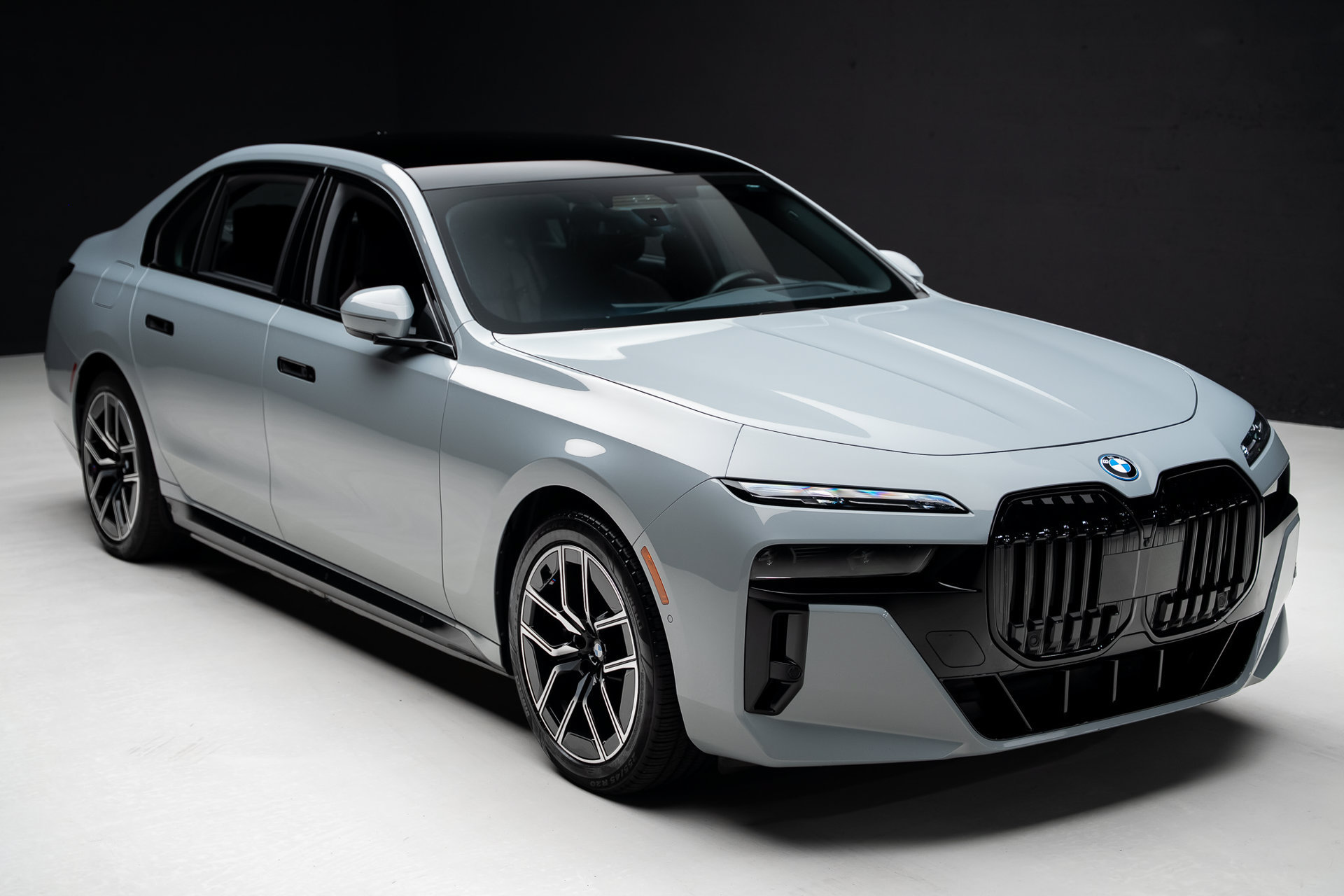 Used 2024 BMW i7 xDrive60 w/ Executive Package AWD/4WD image 40