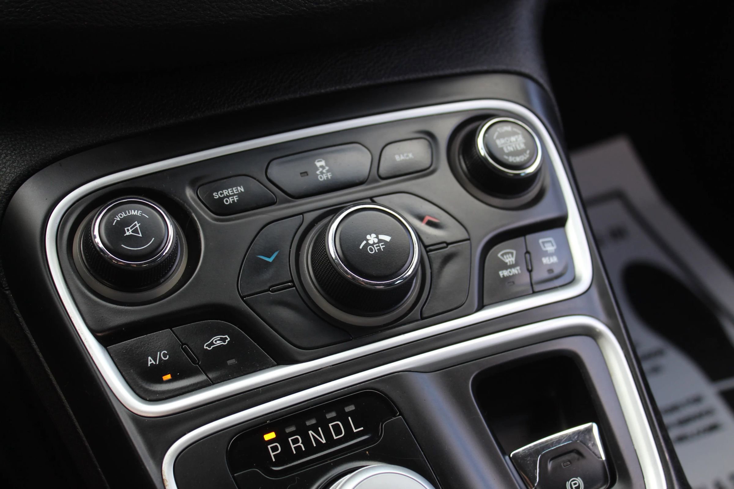 Used 2015 Chrysler 200 Limited w/ Convenience Group image 29