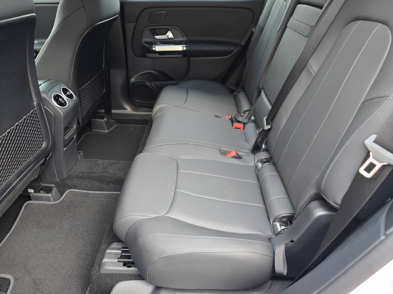 New 2026 Mercedes-Benz GLB 250 4MATIC image 26