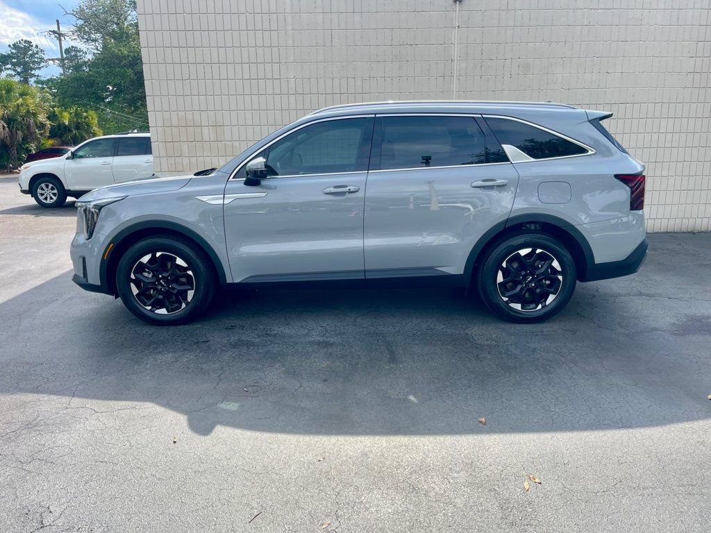 Used 2025 Kia Sorento S FWD image 2