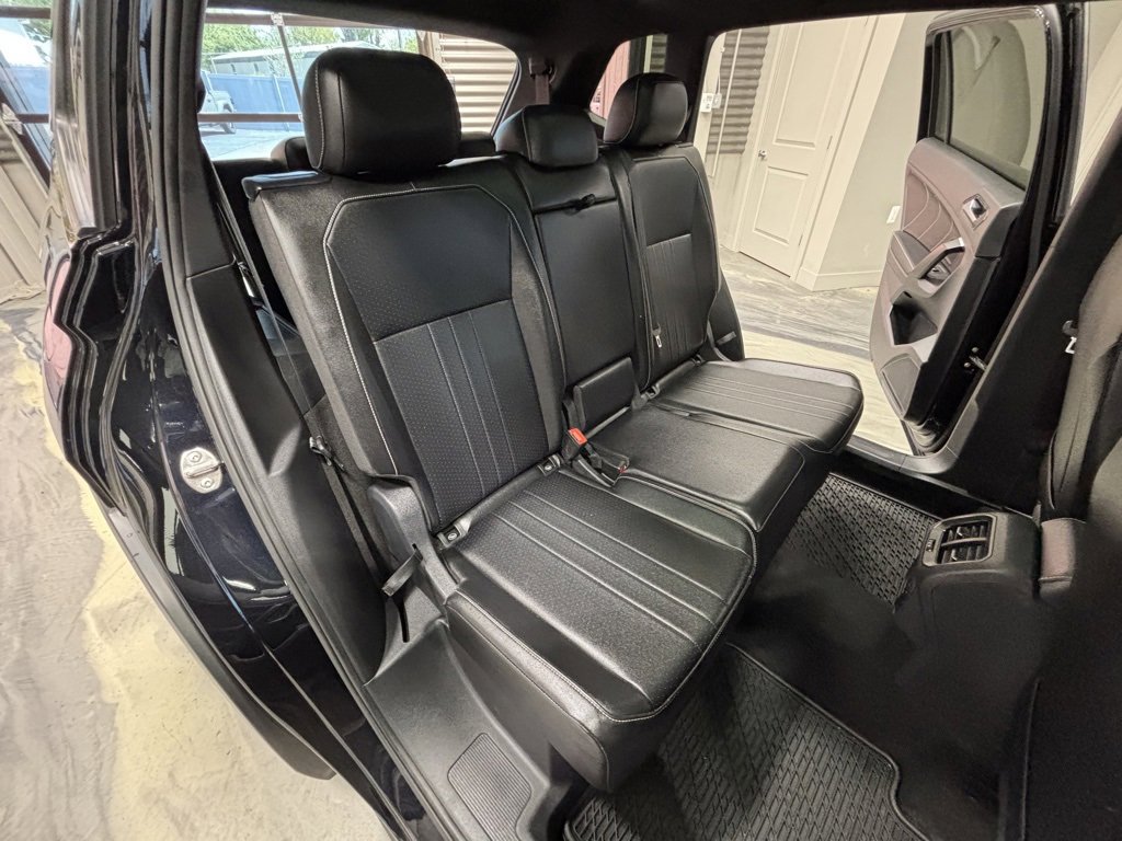 Used 2024 Volkswagen Tiguan SE R-Line w/ MDO Package, Three-Row image 6
