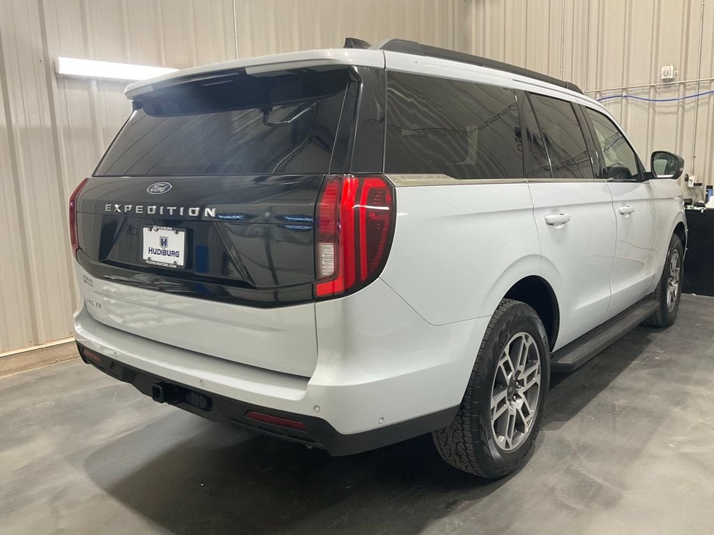 Used 2025 Ford Expedition Active AWD/4WD image 21