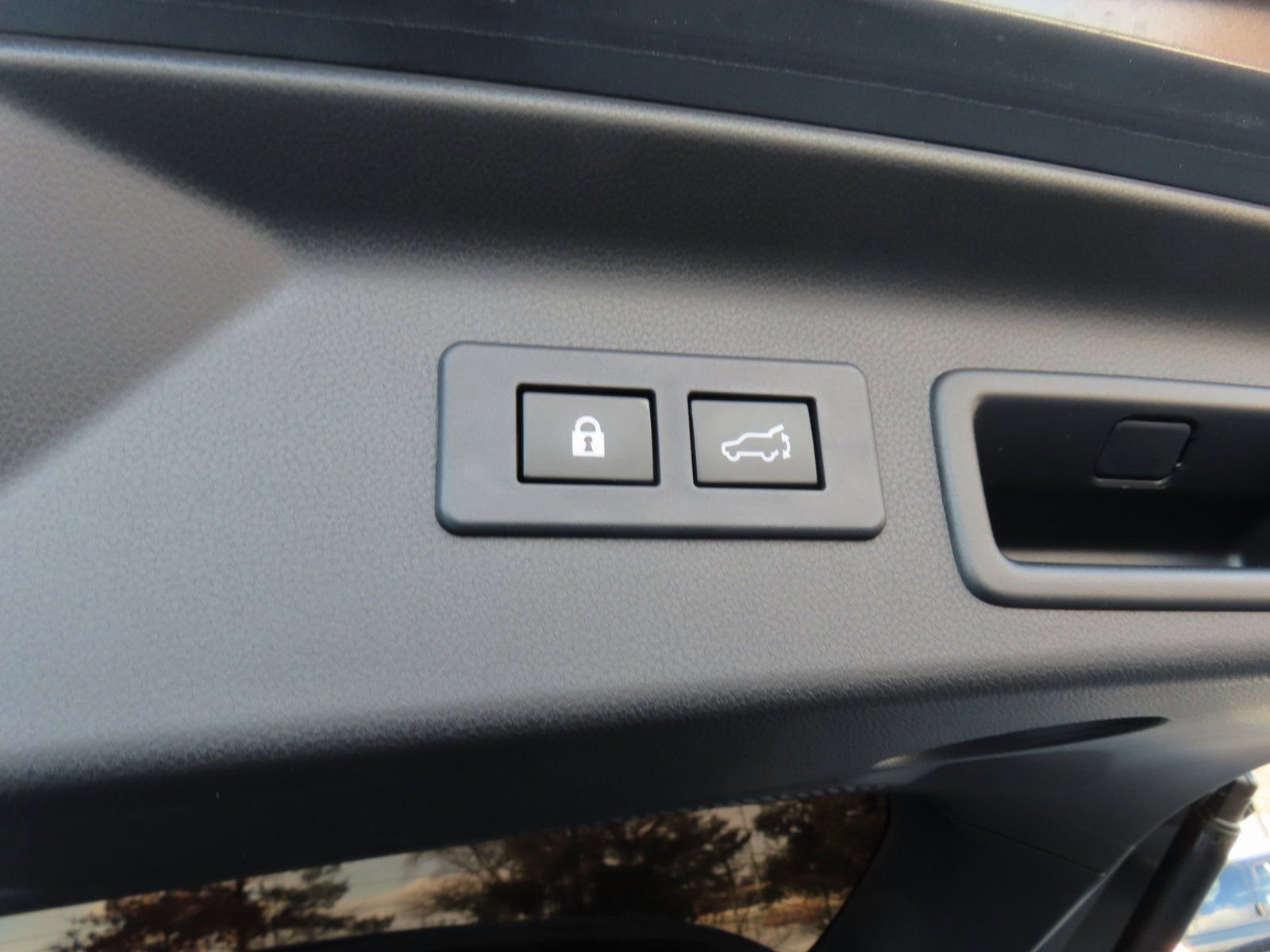 Used 2025 Subaru Forester Limited w/ Popular Package image 38