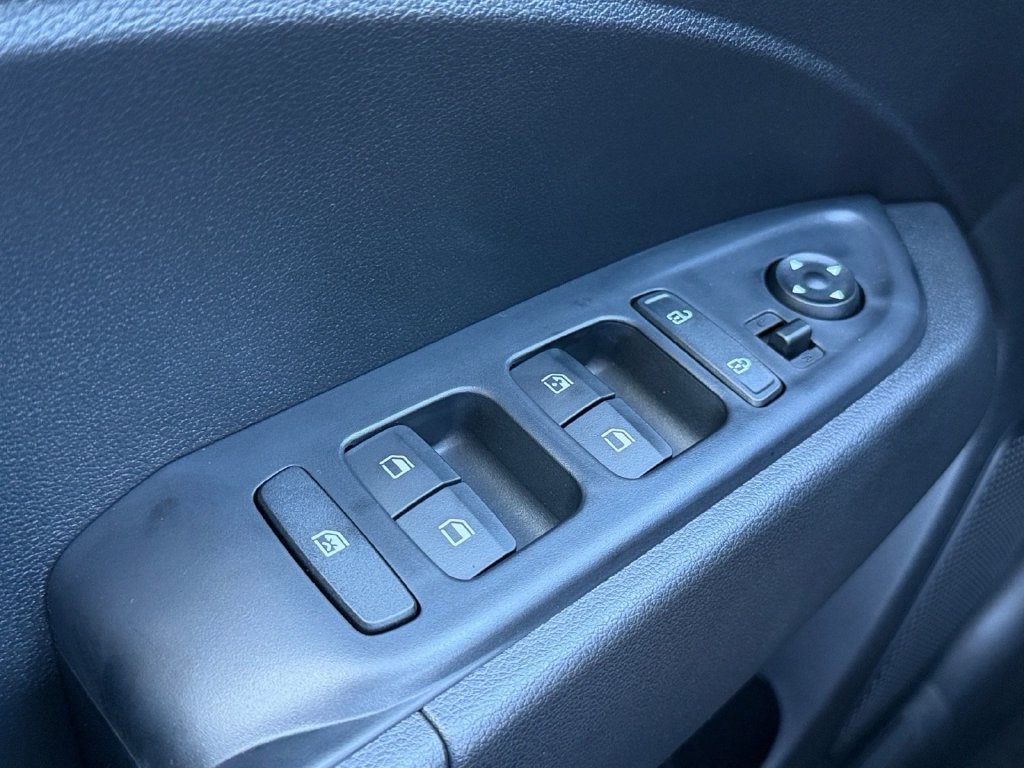 New 2026 Hyundai Venue SEL FWD image 19