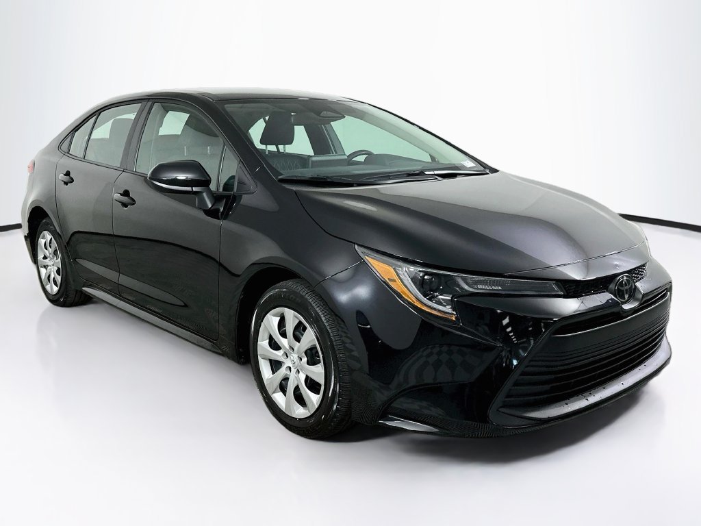 Used 2025 Toyota Corolla LE FWD image 2