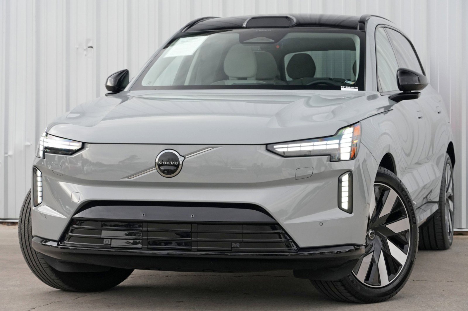 Used 2025 Volvo EX90 Ultra image 3