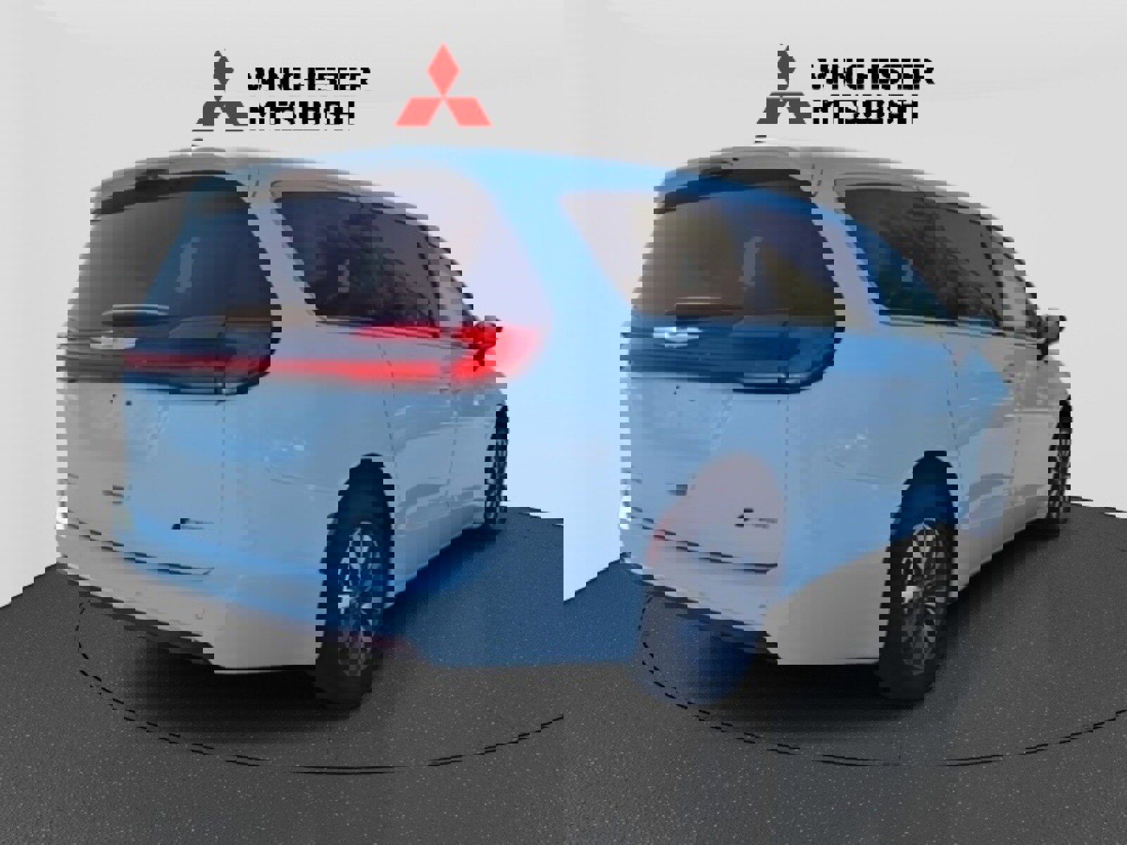 Used 2024 Chrysler Pacifica Select image 5