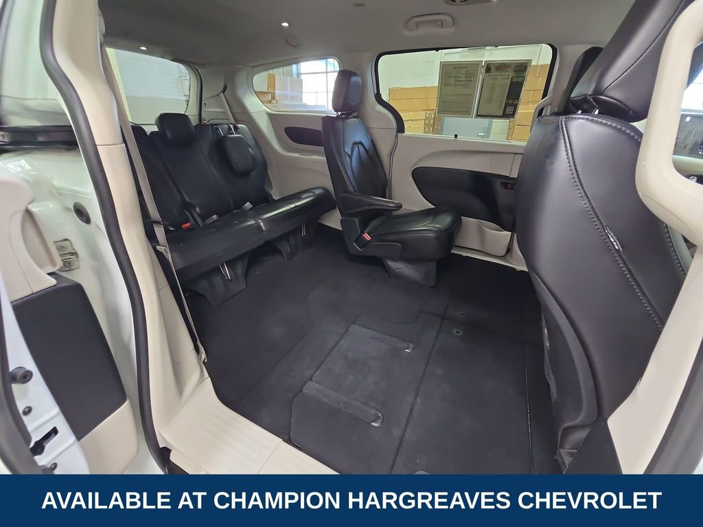Used 2024 Chrysler Pacifica Touring-L FWD image 35