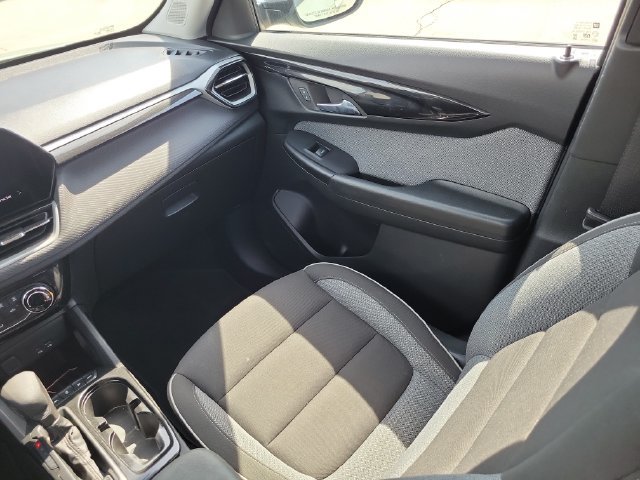 Used 2025 Chevrolet TrailBlazer LT AWD/4WD image 15