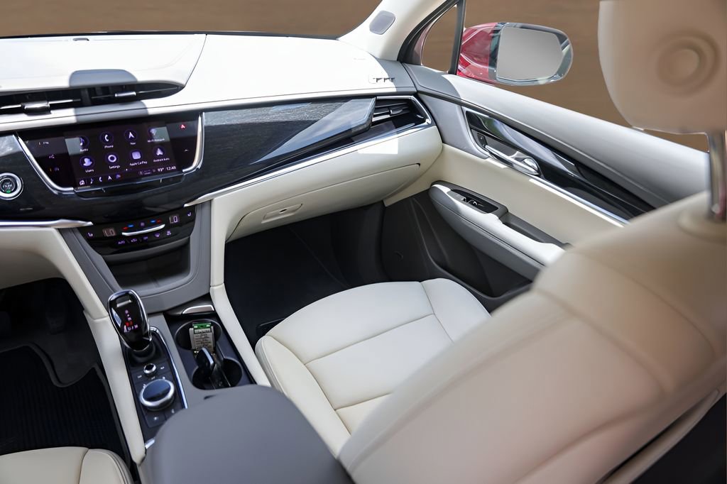 Certified 2022 Cadillac XT6 Premium Luxury w/ Technology Package AWD/4WD image 32