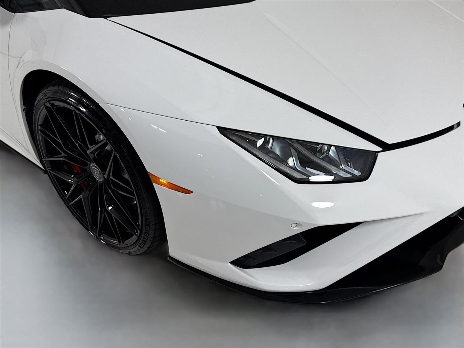 Used 2021 Lamborghini Huracan EVO image 35