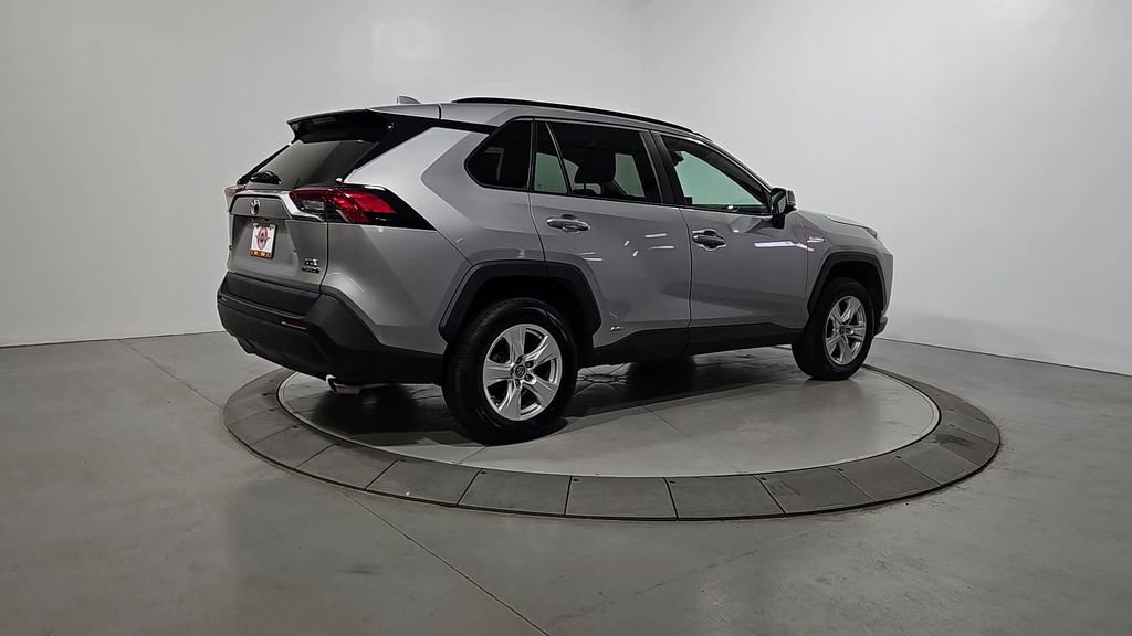 Used 2019 Toyota RAV4 XLE w/ Carpet Mat Package image 5