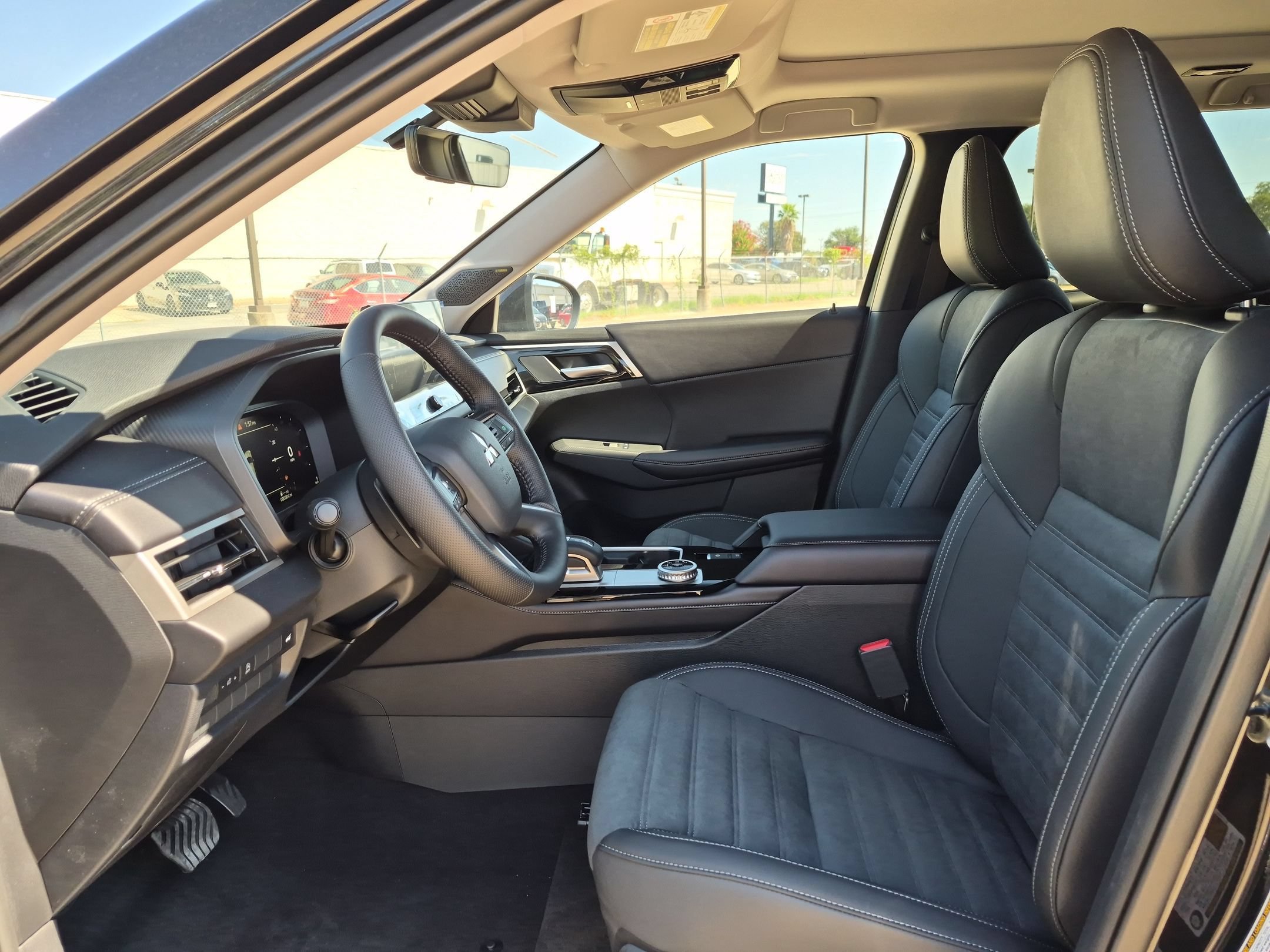 New 2026 Mitsubishi Outlander SE FWD image 9