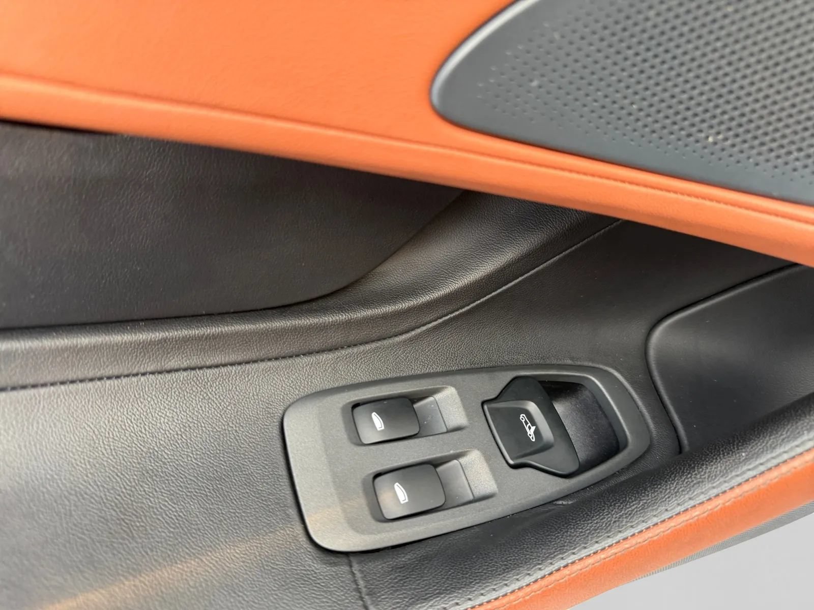 Used 2016 McLaren 570S Coupe RWD image 14