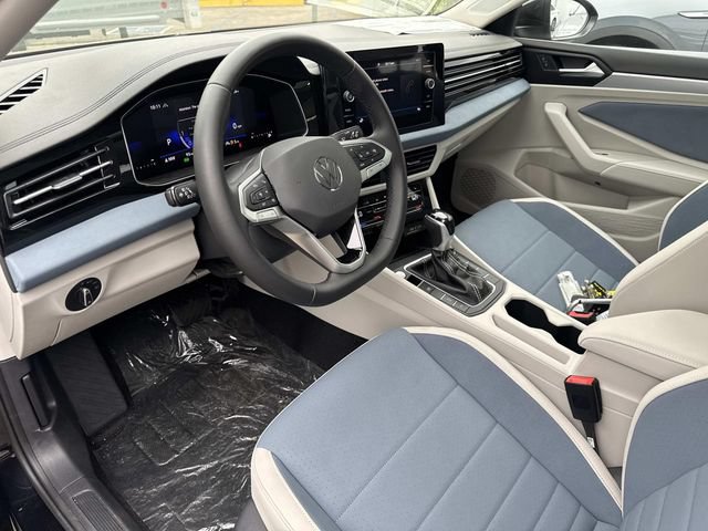 New 2025 Volkswagen Jetta SE FWD image 13