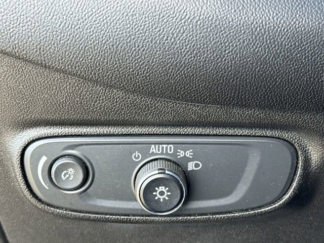 Used 2020 Chevrolet Equinox LS w/ LS Convenience Package image 12