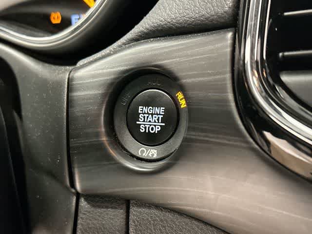 Used 2020 Jeep Grand Cherokee Altitude RWD image 11