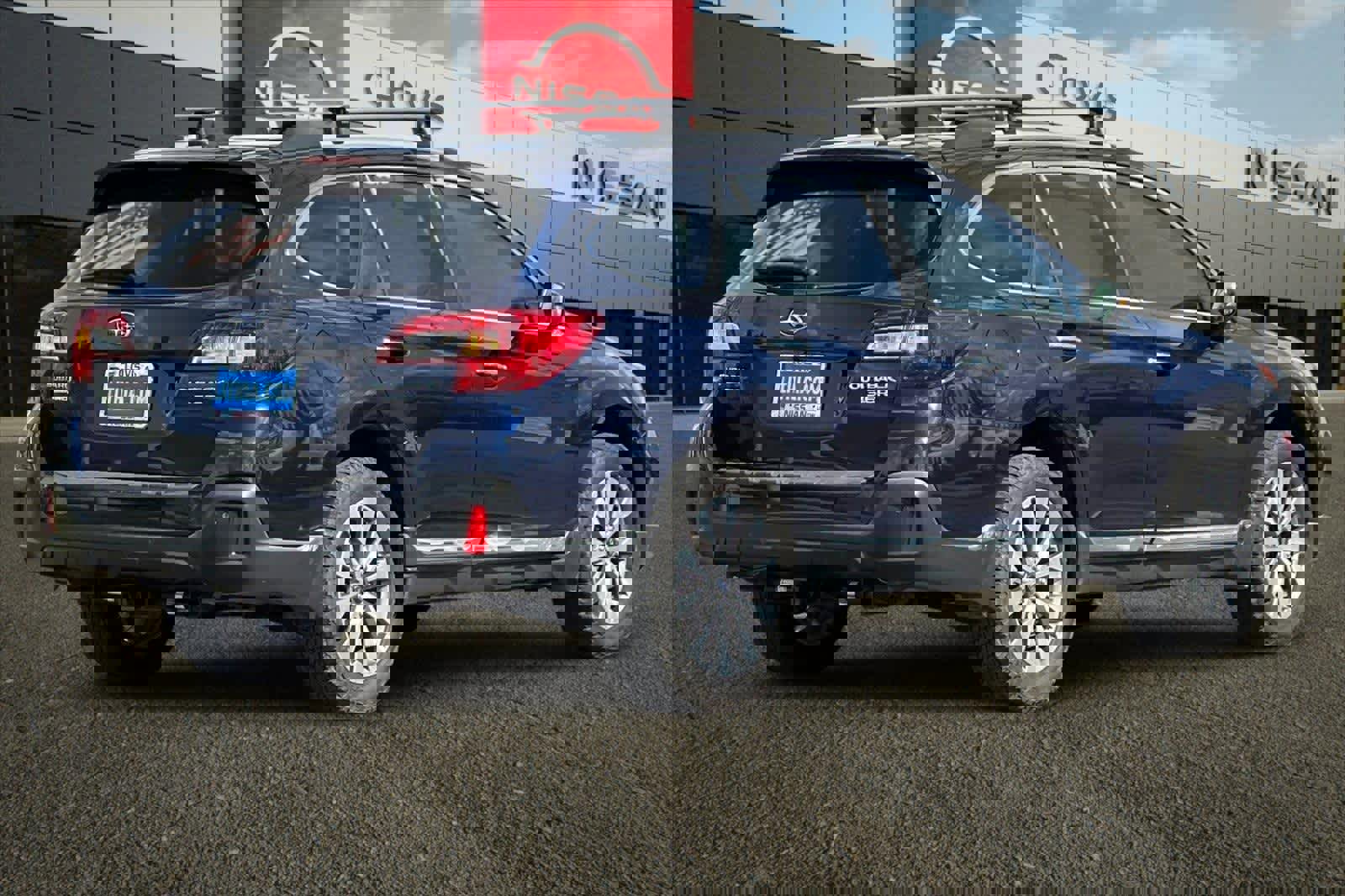 Used 2018 Subaru Outback 3.6R Touring w/ Popular Package #3 image 3