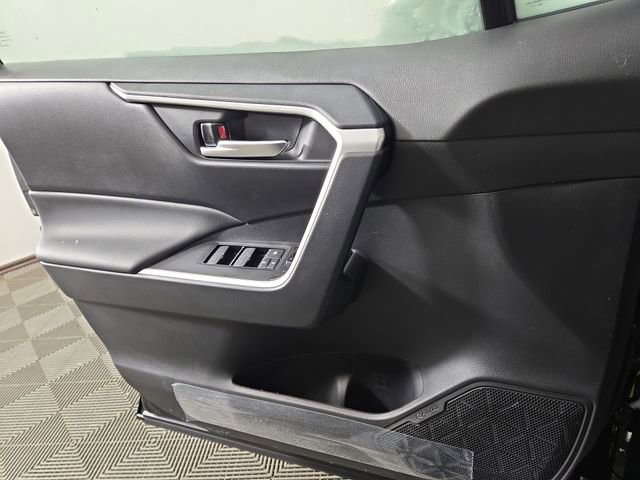 New 2025 Toyota RAV4 XLE image 31