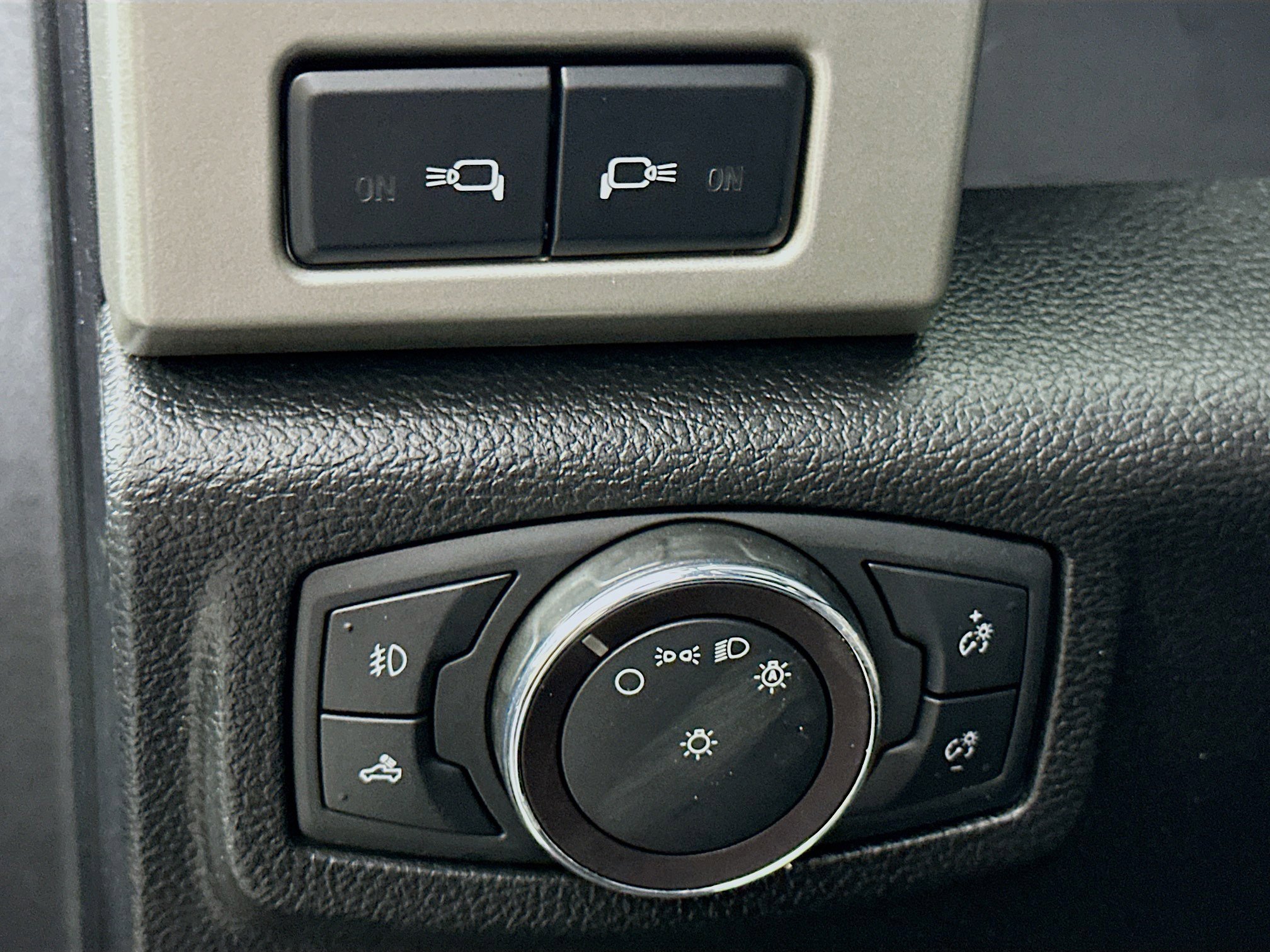 Used 2019 Ford F150 Lariat image 17