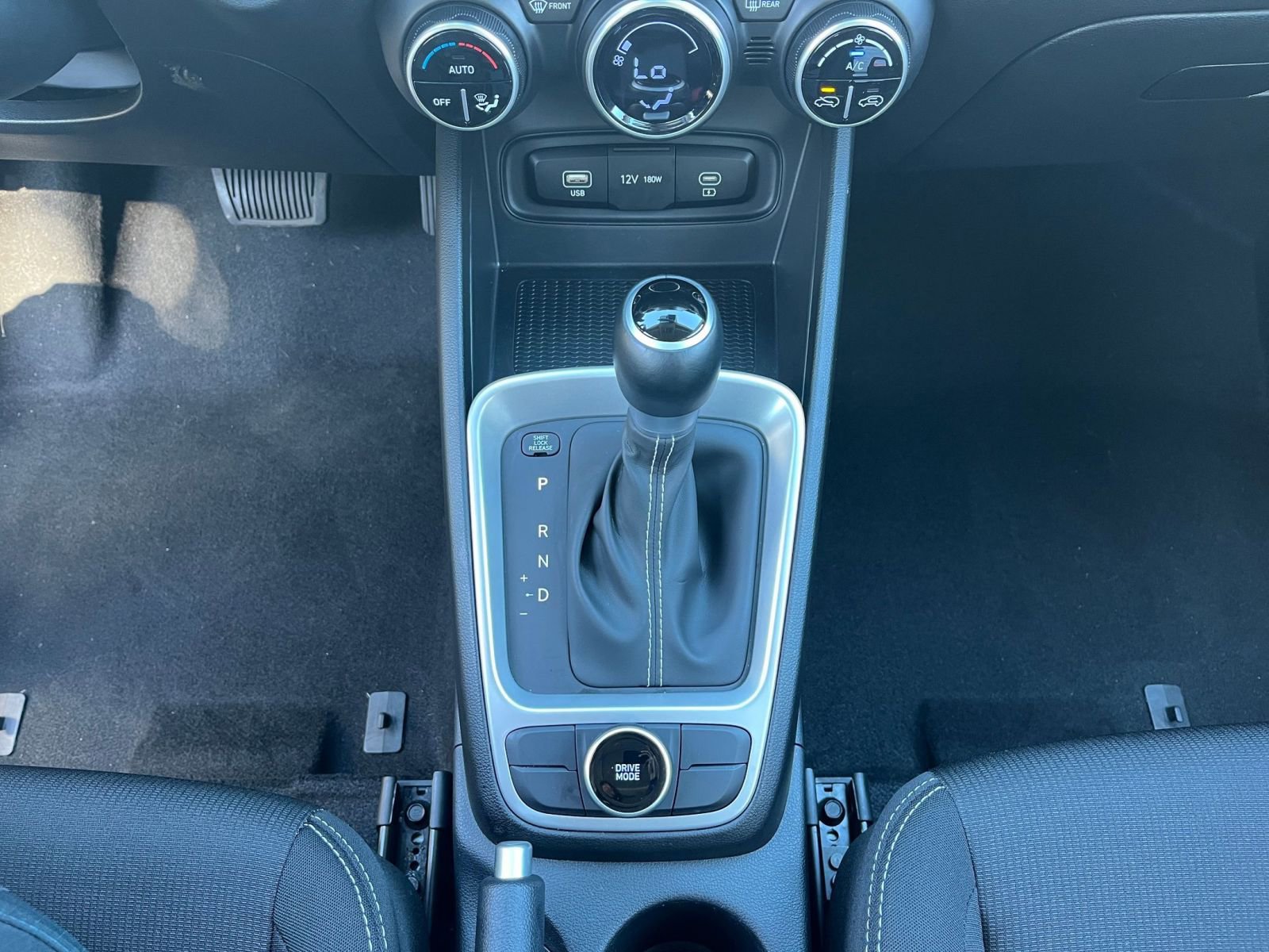 Used 2025 Hyundai Venue SEL image 40