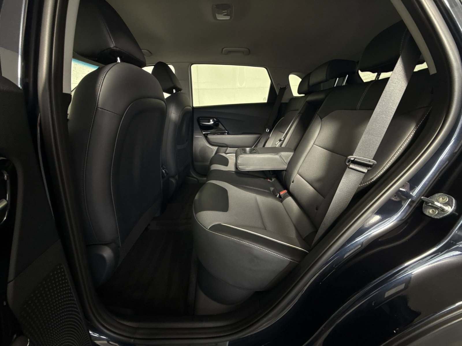 Used 2021 Kia Niro EX w/ Cold Weather Package image 23