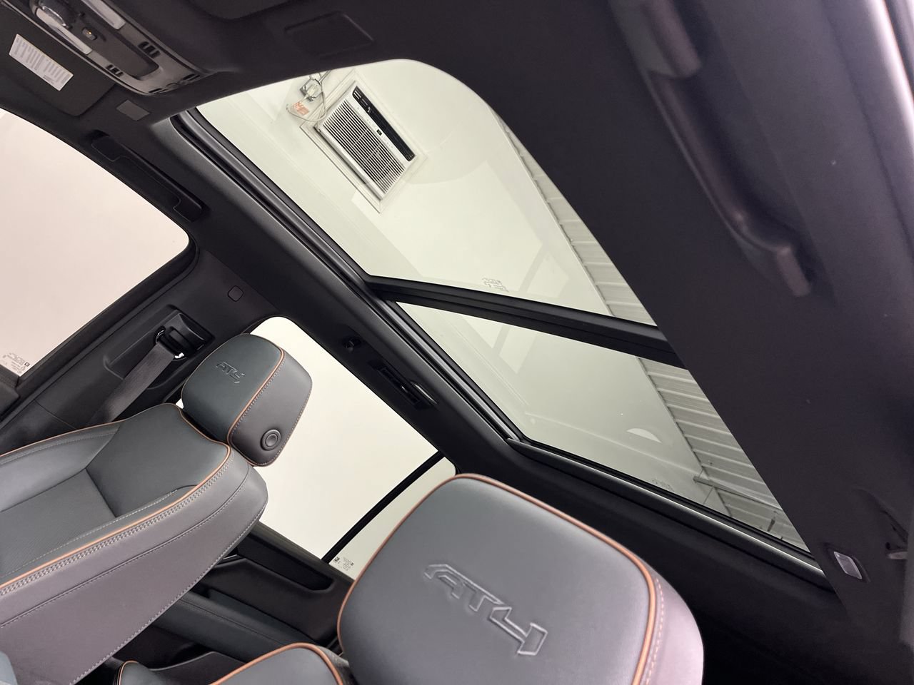 Certified 2025 GMC Yukon XL AT4 w/ AT4 Premium Package AWD/4WD image 7
