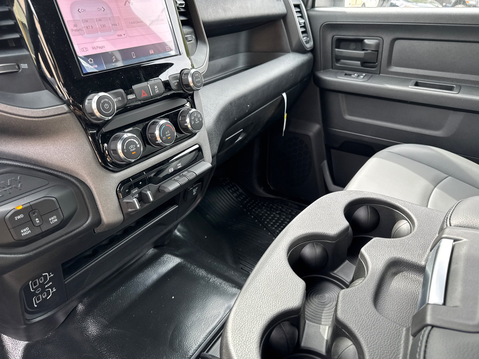 New 2026 RAM 2500 Tradesman w/ Chrome Appearance Group AWD/4WD image 29