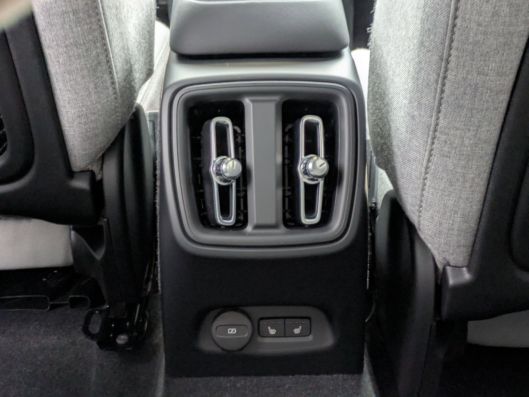 Used 2023 Volvo XC40 Recharge Ultimate image 23