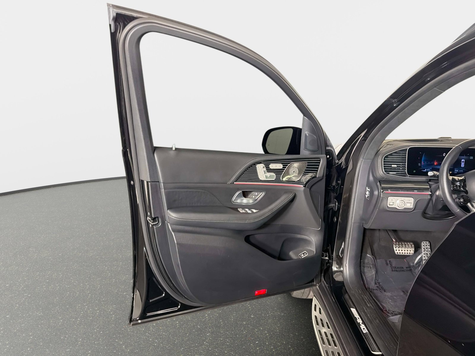 Used 2024 Mercedes-Benz GLS 63 AMG 4MATIC image 37