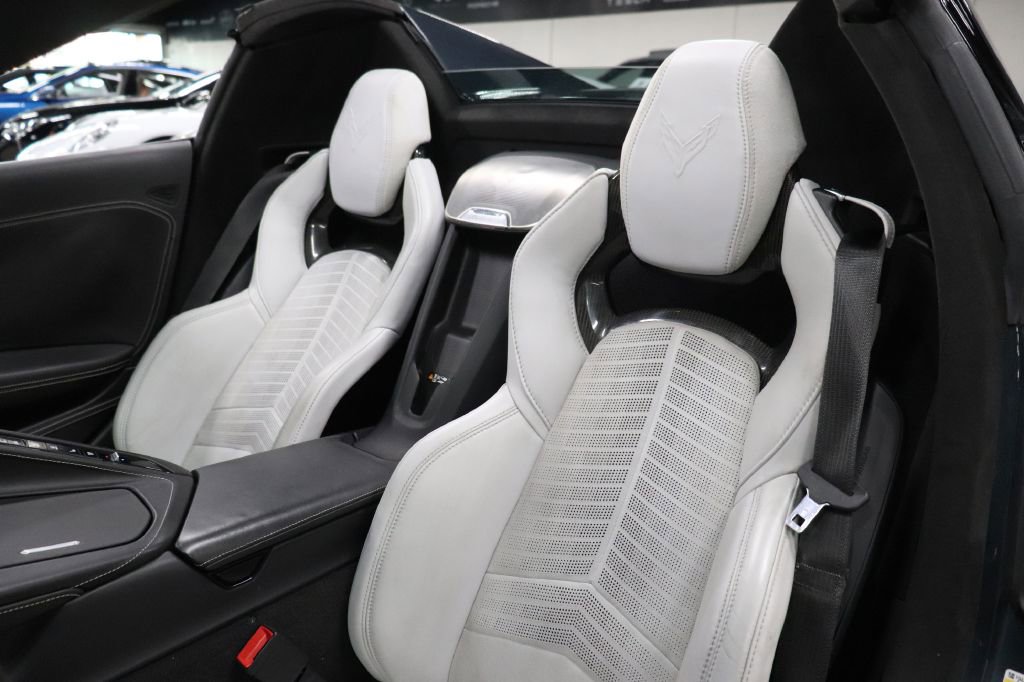 Used 2021 Chevrolet Corvette Stingray Premium Conv w/ Z51 Performance Package image 17