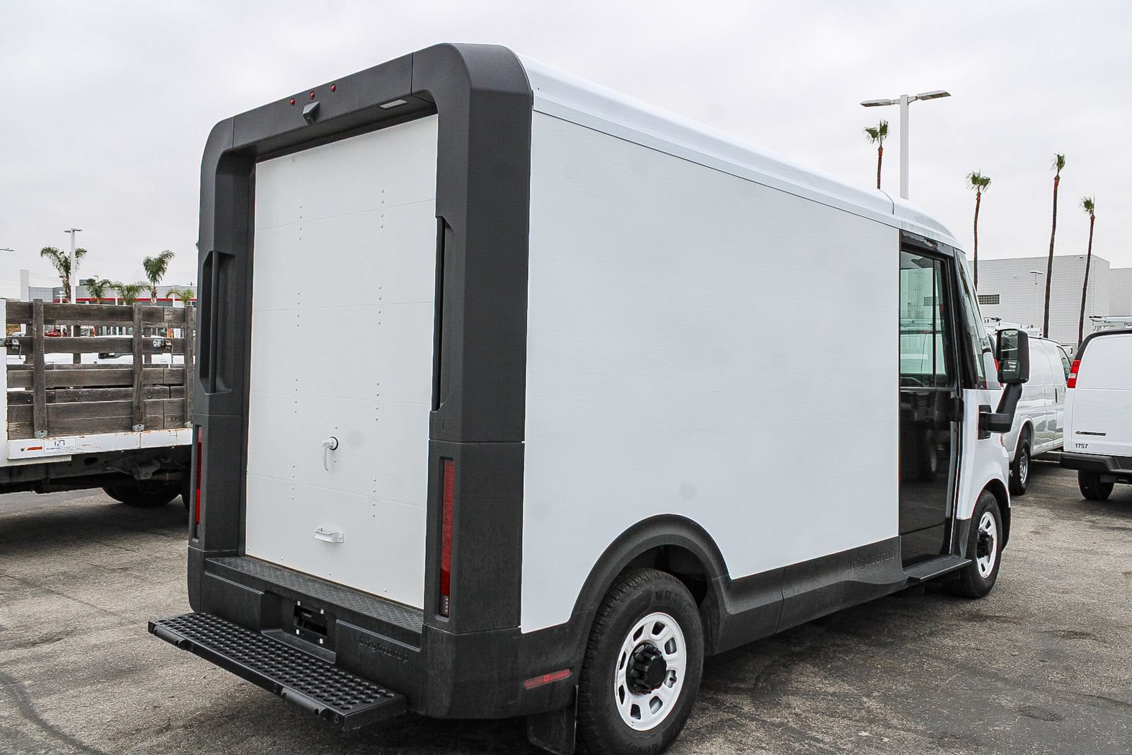 Used 2024 Chevrolet Brightdrop 400 w/ Commercial Equipment Package AWD/4WD image 8