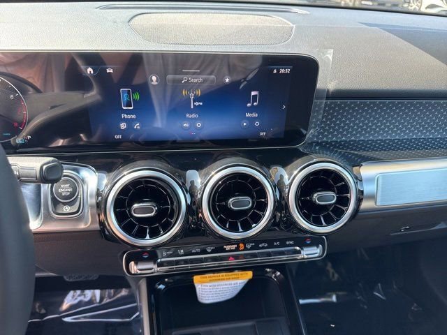New 2025 Mercedes-Benz GLB 250 image 18