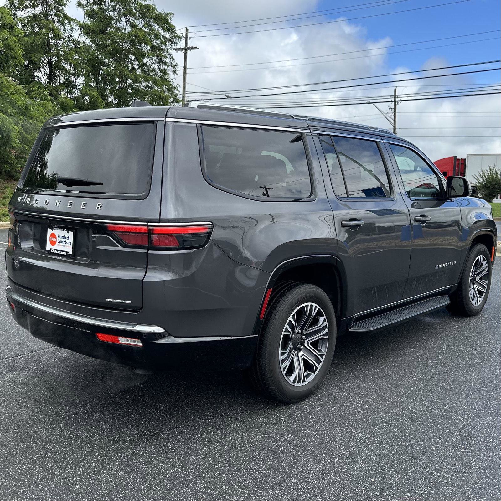 Used 2024 Jeep Wagoneer Series II w/ Flexible Seating Group image 5