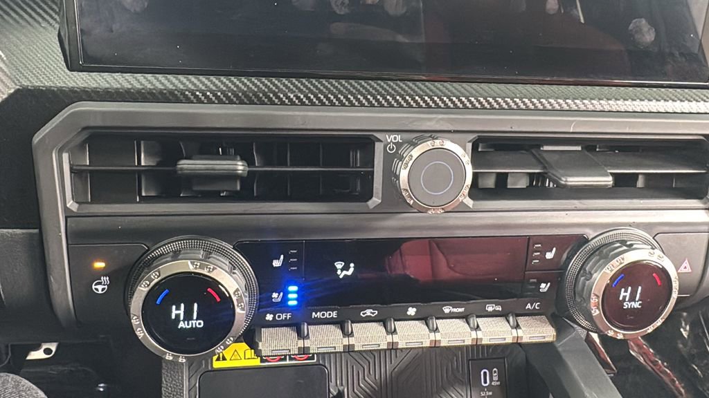 Used 2025 Toyota Tacoma TRD Sport image 26