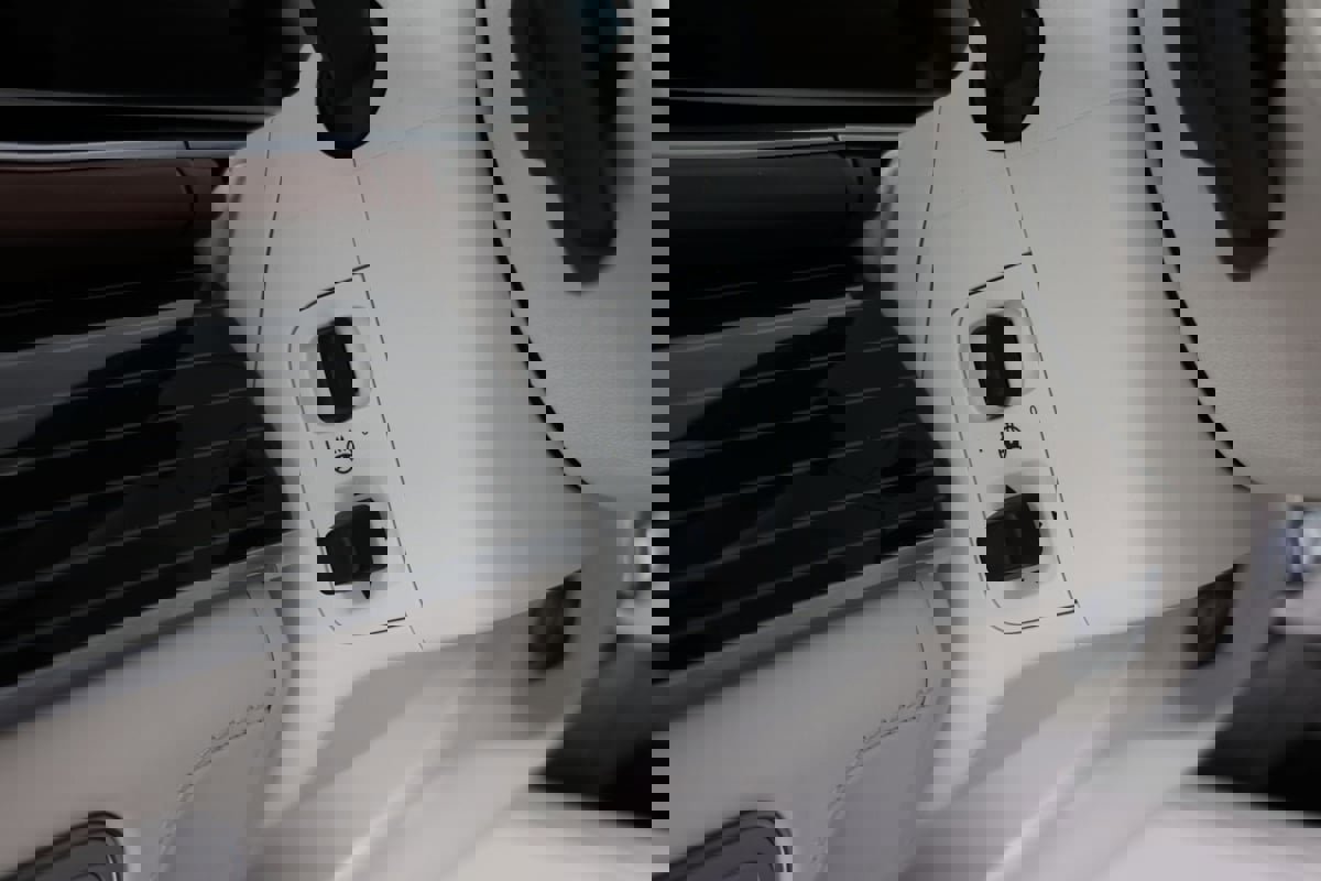 Used 2023 Mercedes-Benz Maybach GLS 600 4MATIC image 25