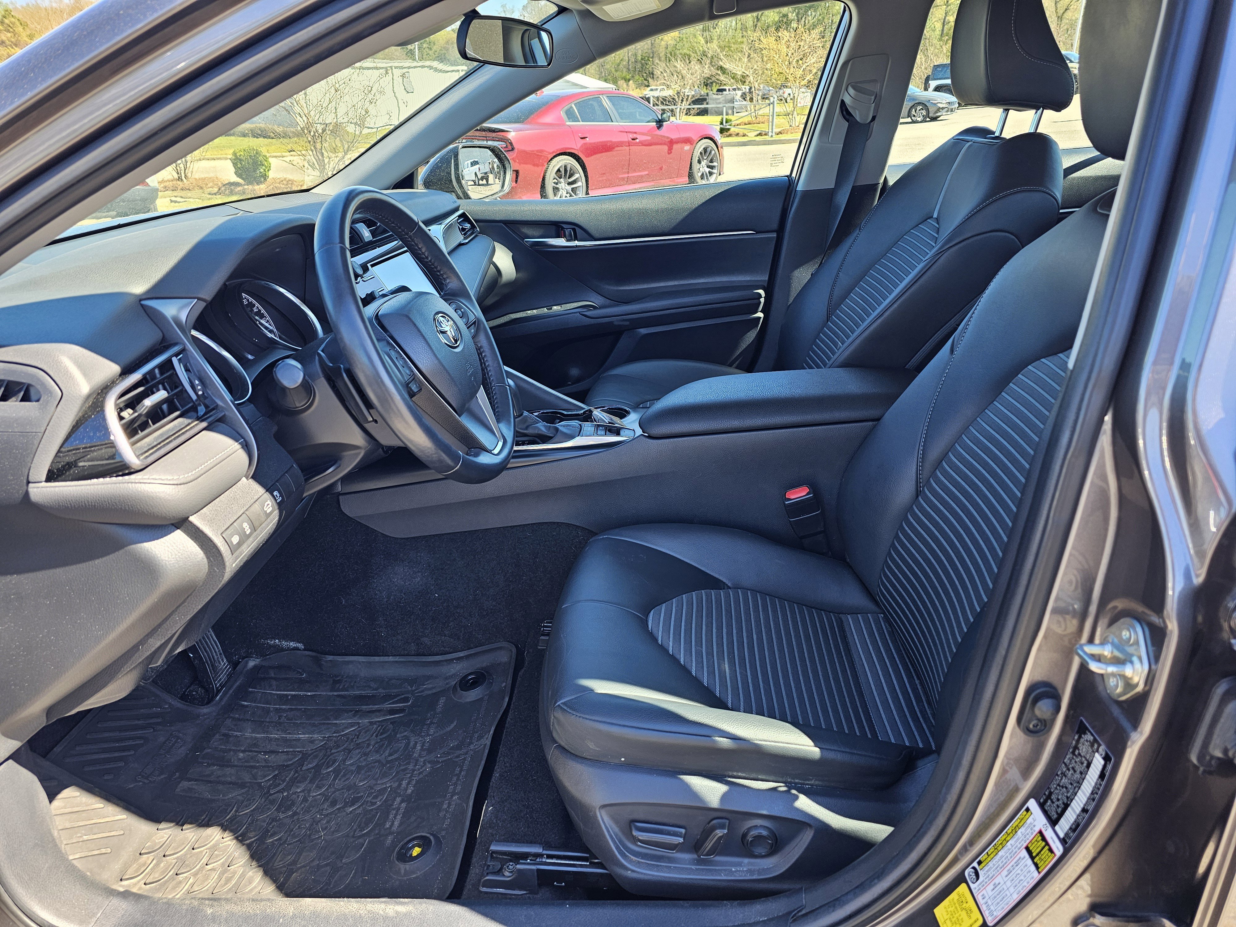 Used 2020 Toyota Camry SE image 16