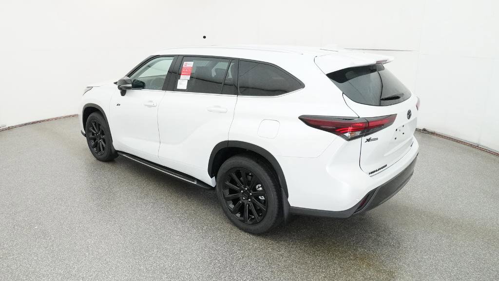 New 2025 Toyota Highlander Limited image 13