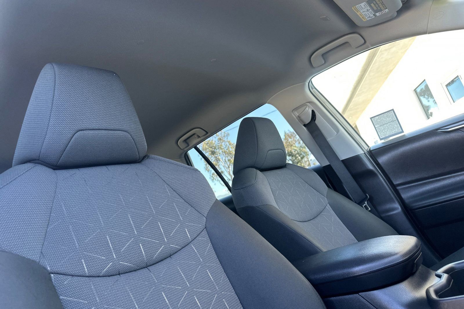 Used 2025 Toyota RAV4 XLE image 17