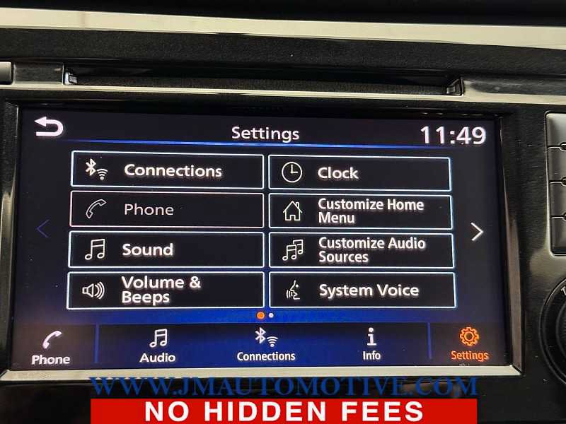 Used 2018 Nissan Rogue SV AWD/4WD image 25
