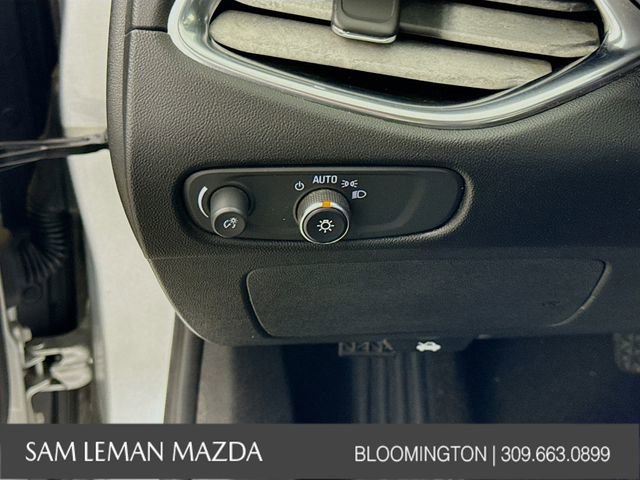 Used 2018 Chevrolet Malibu LT image 10