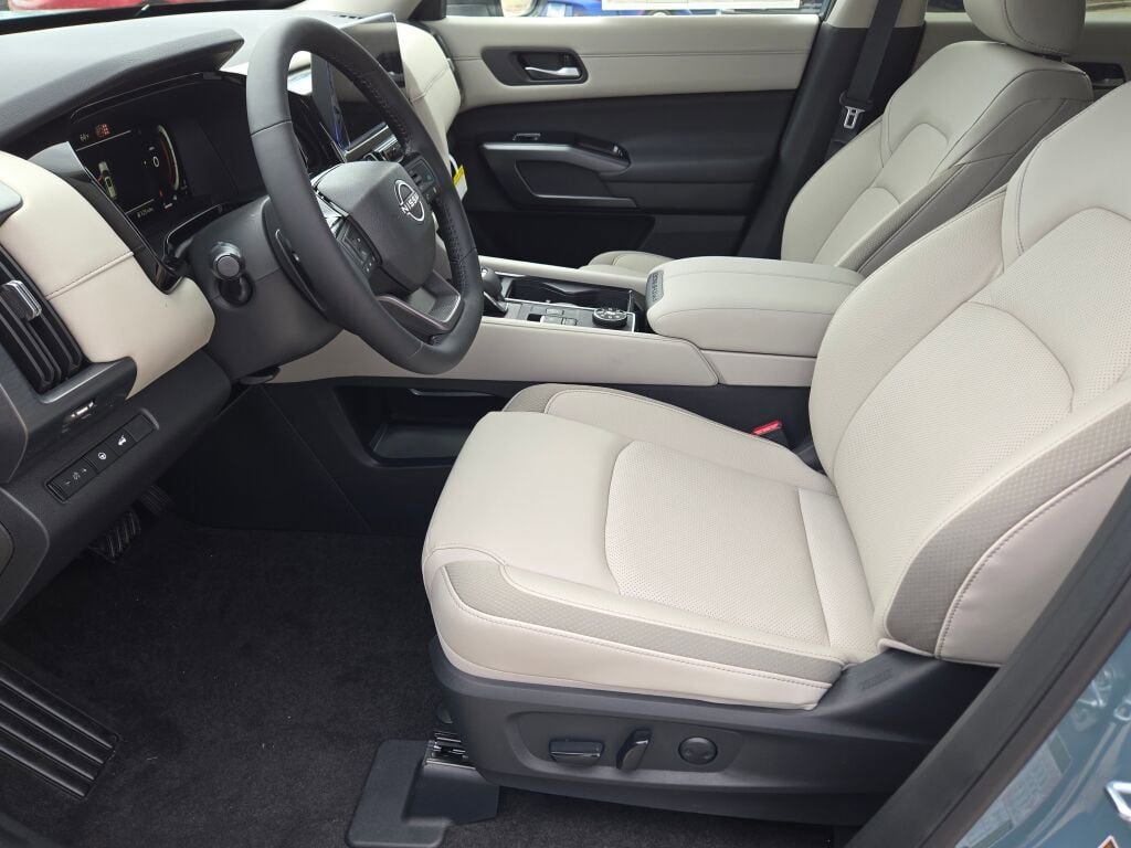New 2026 Nissan Pathfinder SL AWD/4WD image 17