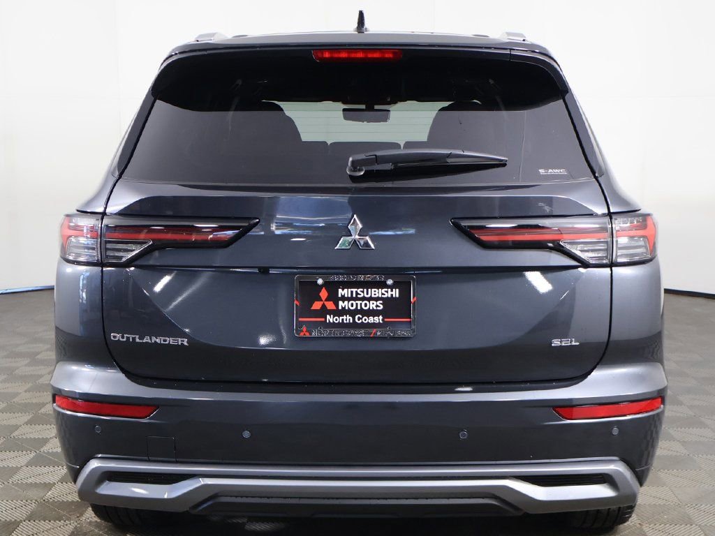 New 2025 Mitsubishi Outlander SEL image 17
