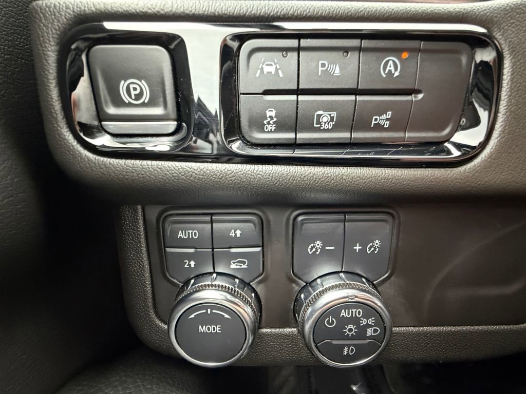 Used 2025 GMC Yukon Denali image 33