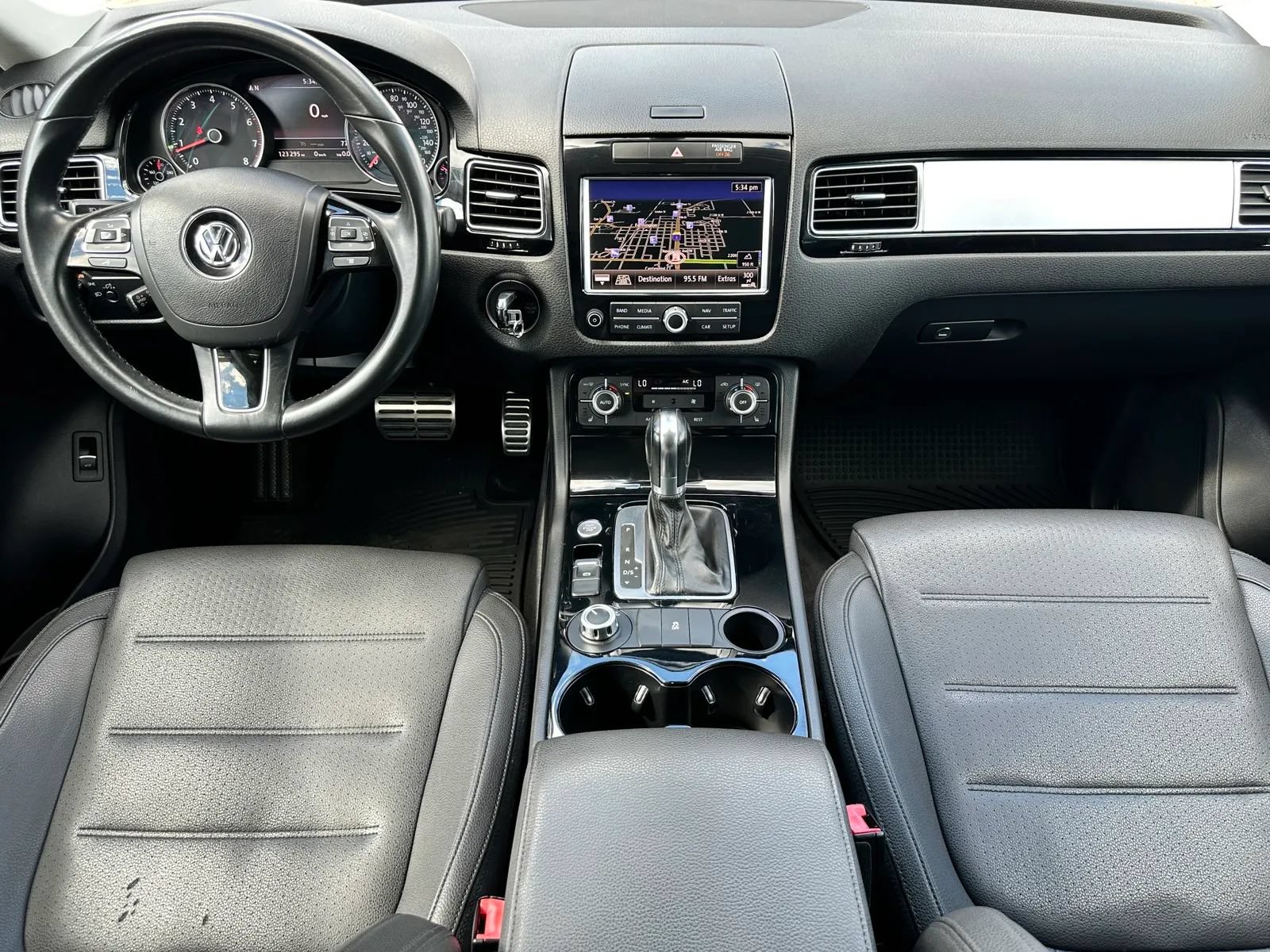 Used 2014 Volkswagen Touareg Sport AWD/4WD image 24