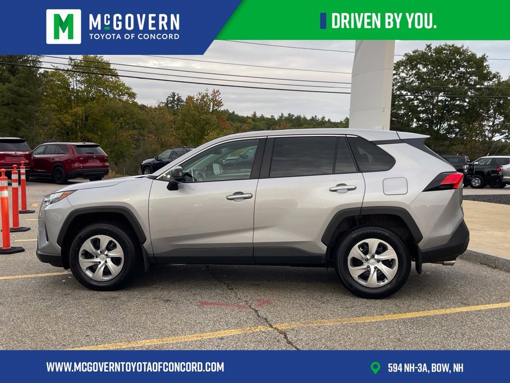 Used 2023 Toyota RAV4 LE AWD/4WD image 2
