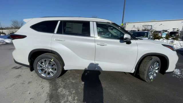 Used 2023 Toyota Highlander Limited AWD/4WD image 9