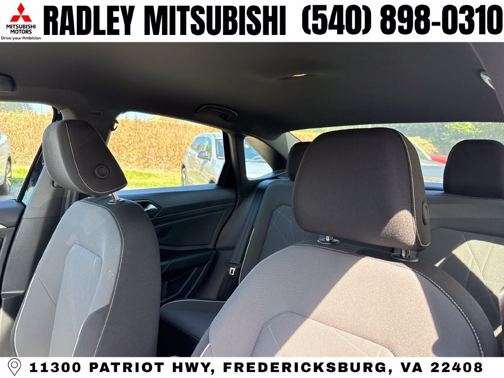 Used 2026 Volkswagen Jetta SE FWD image 2