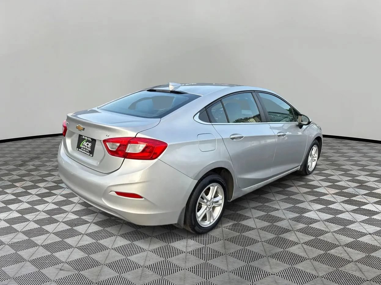 Used 2017 Chevrolet Cruze LT FWD image 5